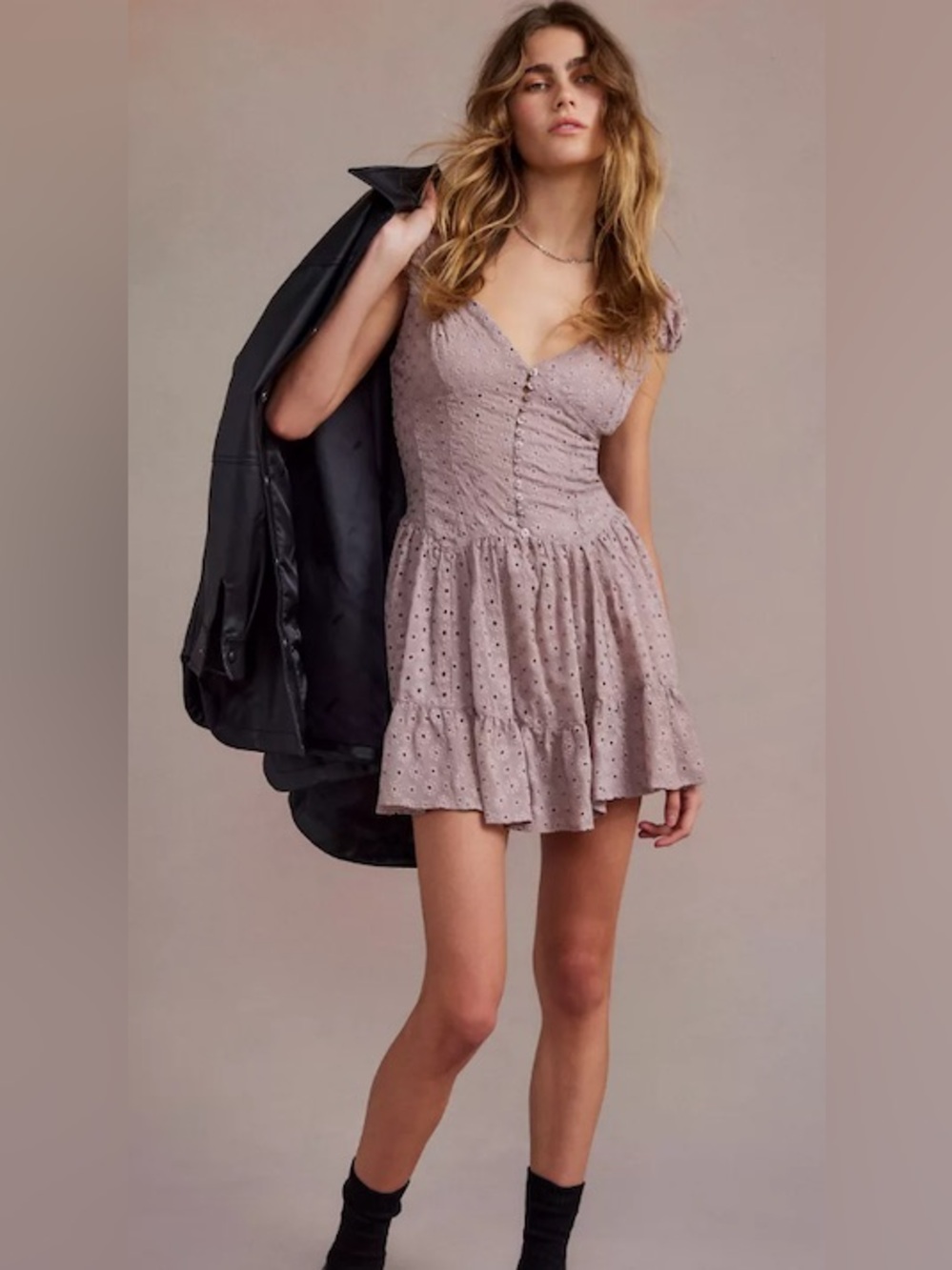 Kimchi Blue Mauve Floral Eyelet Puff-Sleeve Mini Dress - Picture 7 of 7